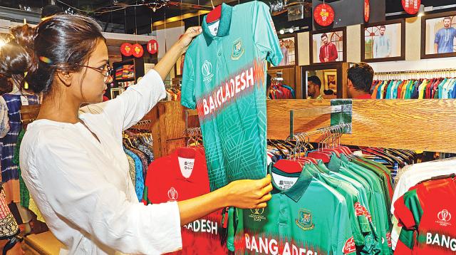 ধুম পড়েছে জার্সি কেনার