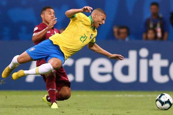 ভেনেজুয়েলার বিপক্ষে ড্র করল ব্রাজিল