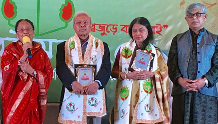 ওয়াশিংটন ডিসি বইমেলা সাহিত্য পুরস্কার পেলেন নুরুন নবী