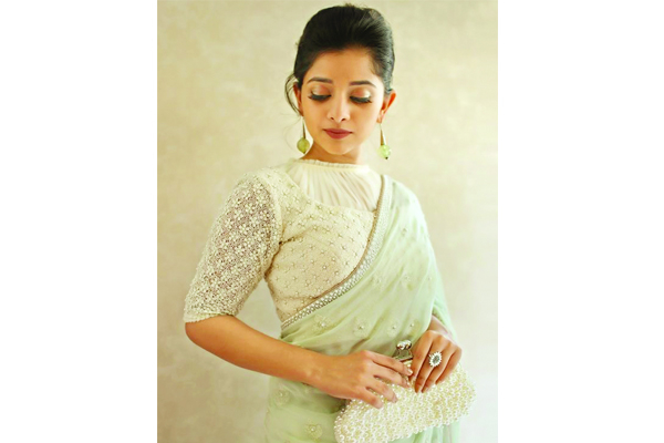 উৎসবে সুন্দর ত্বক ও স্নিগ্ধ সাজ