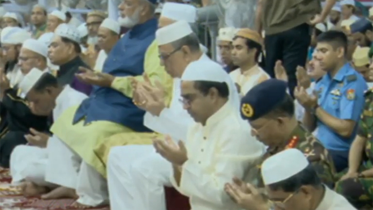 বৃষ্টি উপেক্ষা করে জাতীয় ঈদগাহে রাষ্ট্রপতির নামাজ আদায়