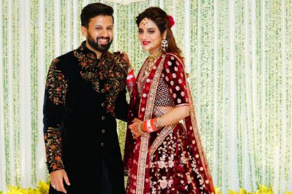 বিবাহোত্তর সংবর্ধনায় নুসরাত-নিখিলের রসিকতা