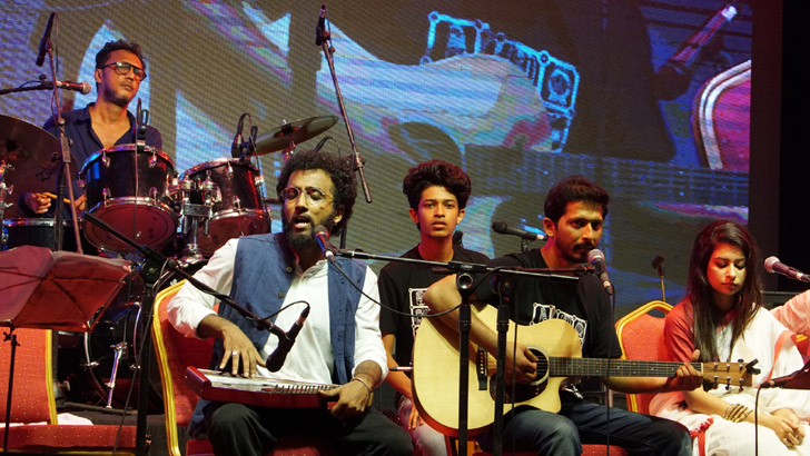 অর্ণবের গানে দর্শক মাতল যমুনা ফিউচার পার্কে