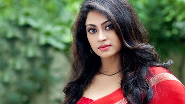 ফেসবুক আইডি হ্যাকড: বিপাকে পপি