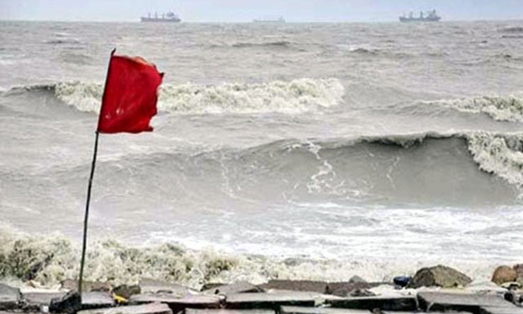 সমুদ্র বন্দরে তিন নম্বর স্থানীয় সতর্ক সংকেত