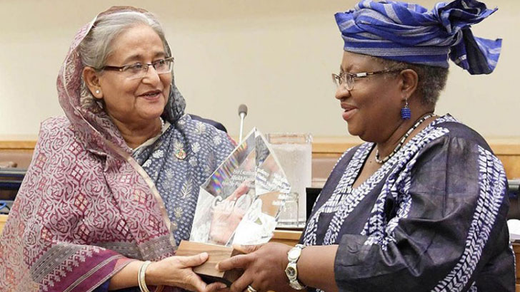 ‘ভ্যাকসিন হিরো’ পুরস্কার পেলেন প্রধানমন্ত্রী