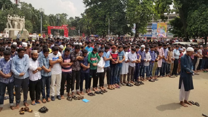 ঢাবিতে ফাহাদের গায়েবানা জানাজা অনুষ্ঠিত