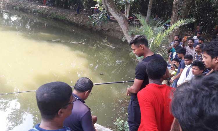 মুস্তাফিজুর রহমানের বড়শিতে ১২ কেজি ওজনের মাছ