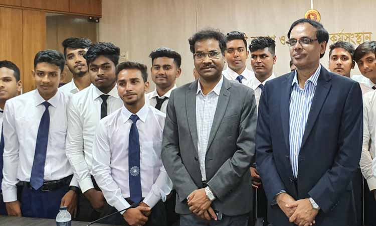 মেরিটাইম বিষয়ে ডিগ্রি অর্জনের লক্ষ্যে এই প্রথম ২৫ জন প্রশিক্ষণার্থী চীনে