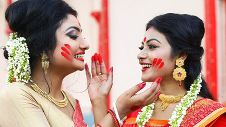 দশমীর দিনে পূজার সাজ