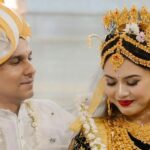 রণদীপের স্ত্রীর ঘোমটা টেনে খুলে দেওয়া হলো